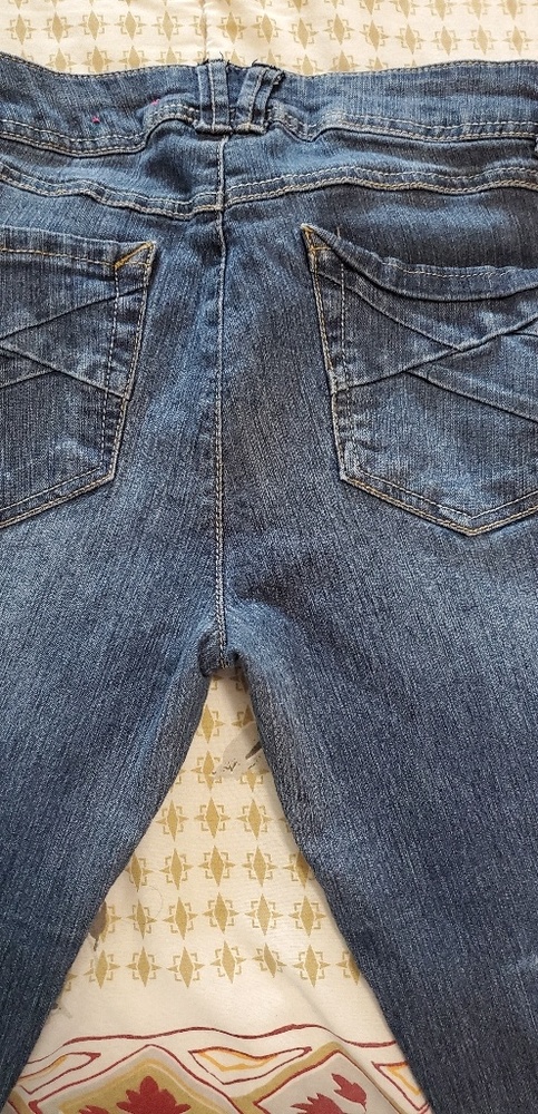 Junior's size 7 Candies Capri